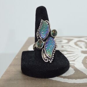 Elegant Silver Leaf Ring with Green Accents Size 7.5
